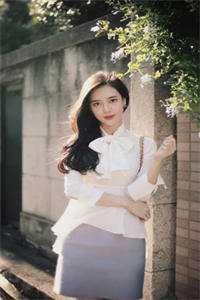 她靠美颜救赎无限恐怖游戏NPC精校版全本+番外完